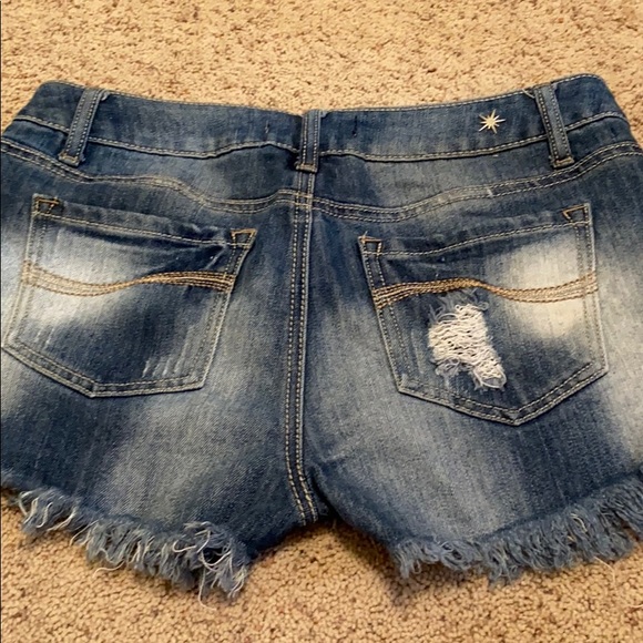 Almost Famous Jean Shorts - Picture 5 of 8